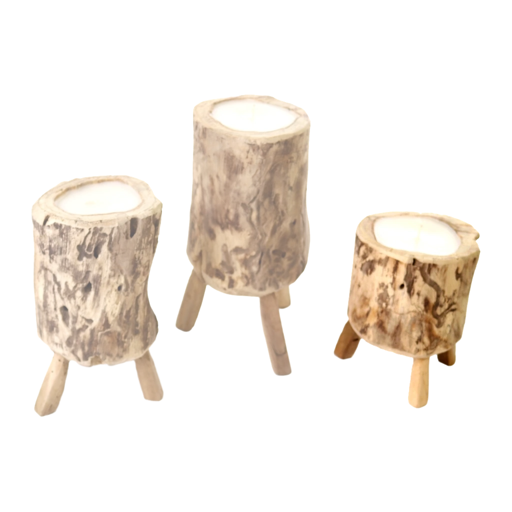 Kerze im Teakholzast mit Holzfüßen